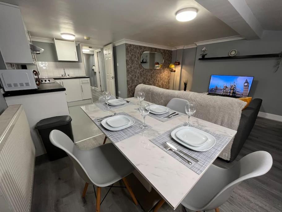 Modern With Stylish Terrace - Your London Oasis! Exterior foto